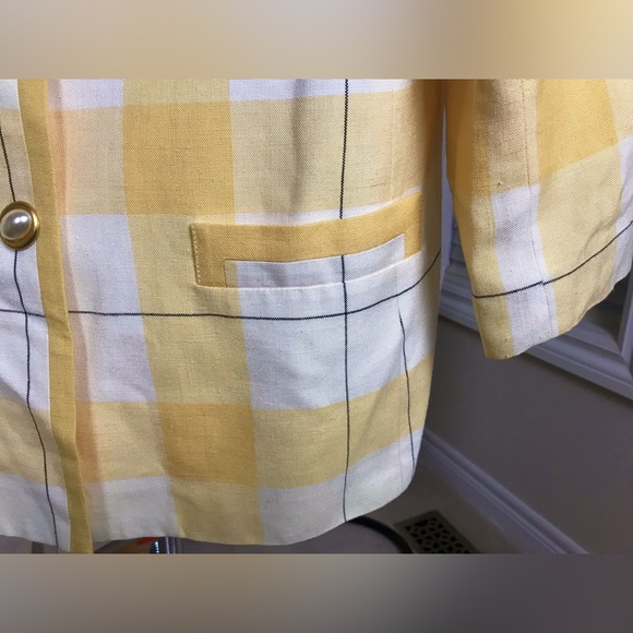 Vintage check blazer with faux pearl and gold buttons - Picture 10 of 15